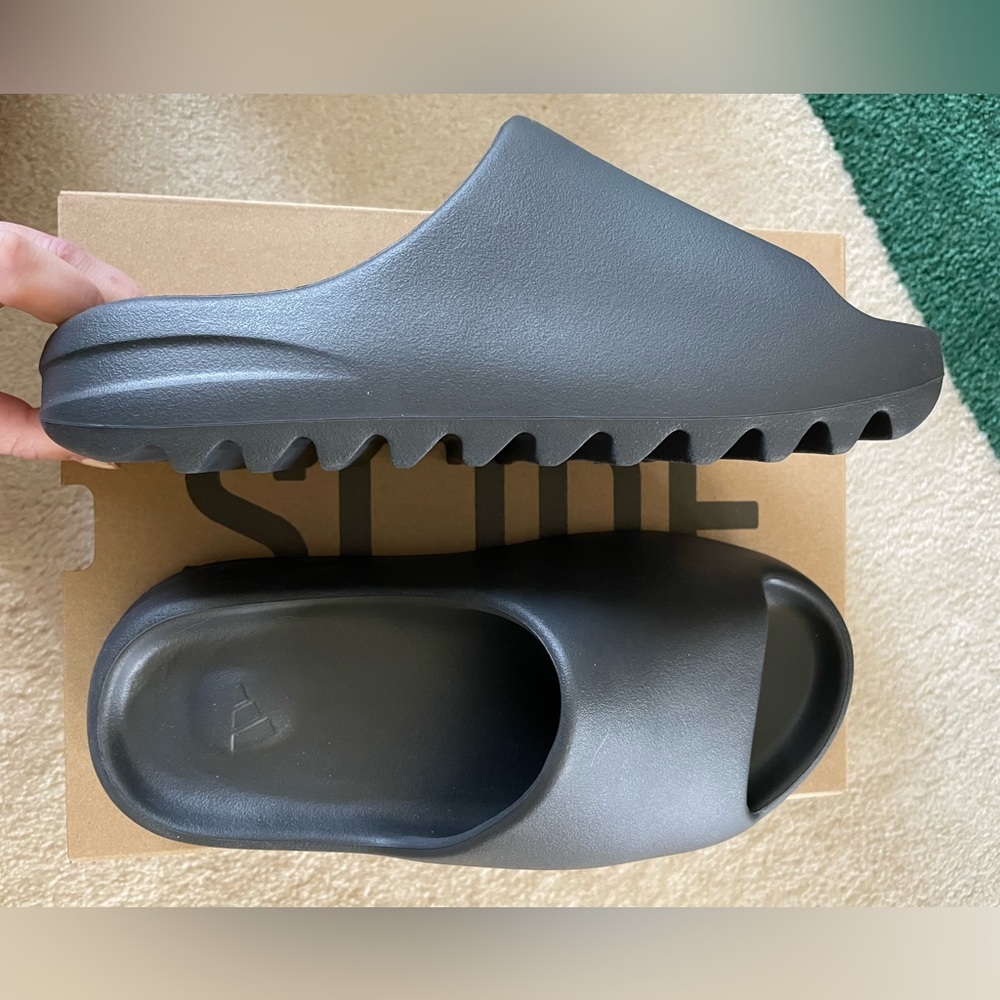 ✨Authentic YZY SLIDE in ONYX ✨